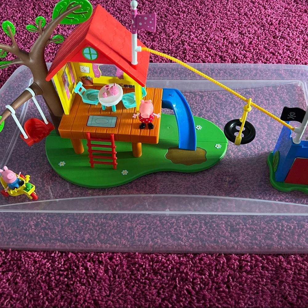 Peppa Pig Treehouse and George’s Playhouse